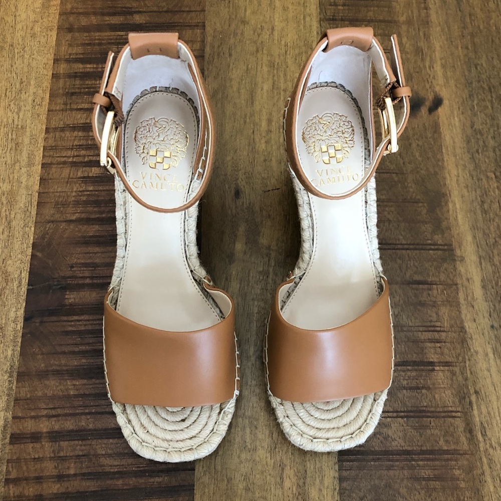 Vince Camuto Leera leather sandals. Size 7.
